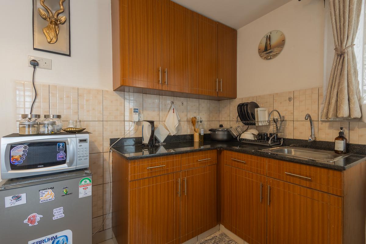 Serviced 1 Bed Apartment with En Suite at Kodi 2 Road - 4