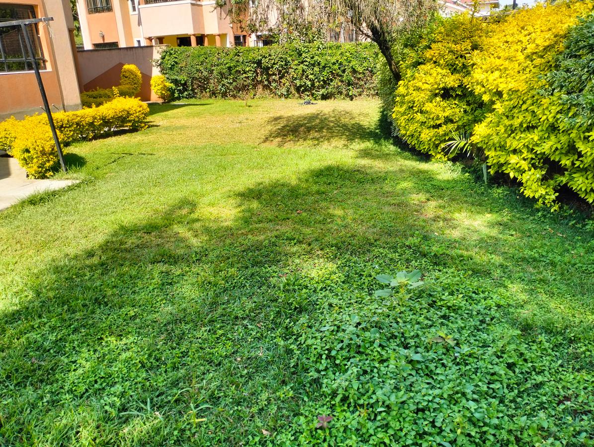 4 Bed Townhouse with En Suite in Lavington - 19