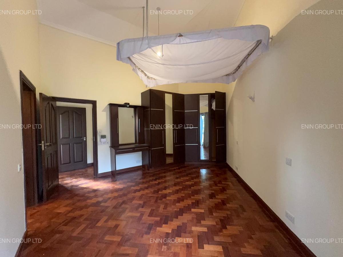 5 Bed House with En Suite in Runda - 4