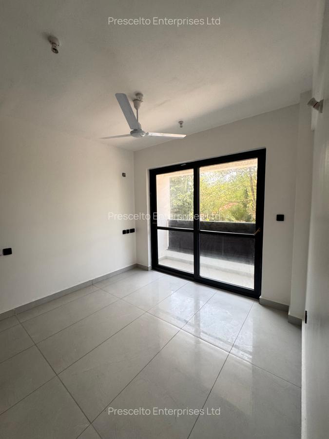 3 Bed Apartment with En Suite at Off Links Road - 10