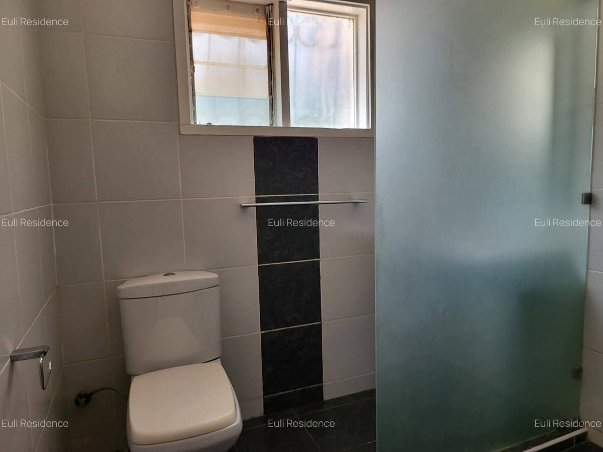 4 Bed House with En Suite at Hill View Crescent - 2