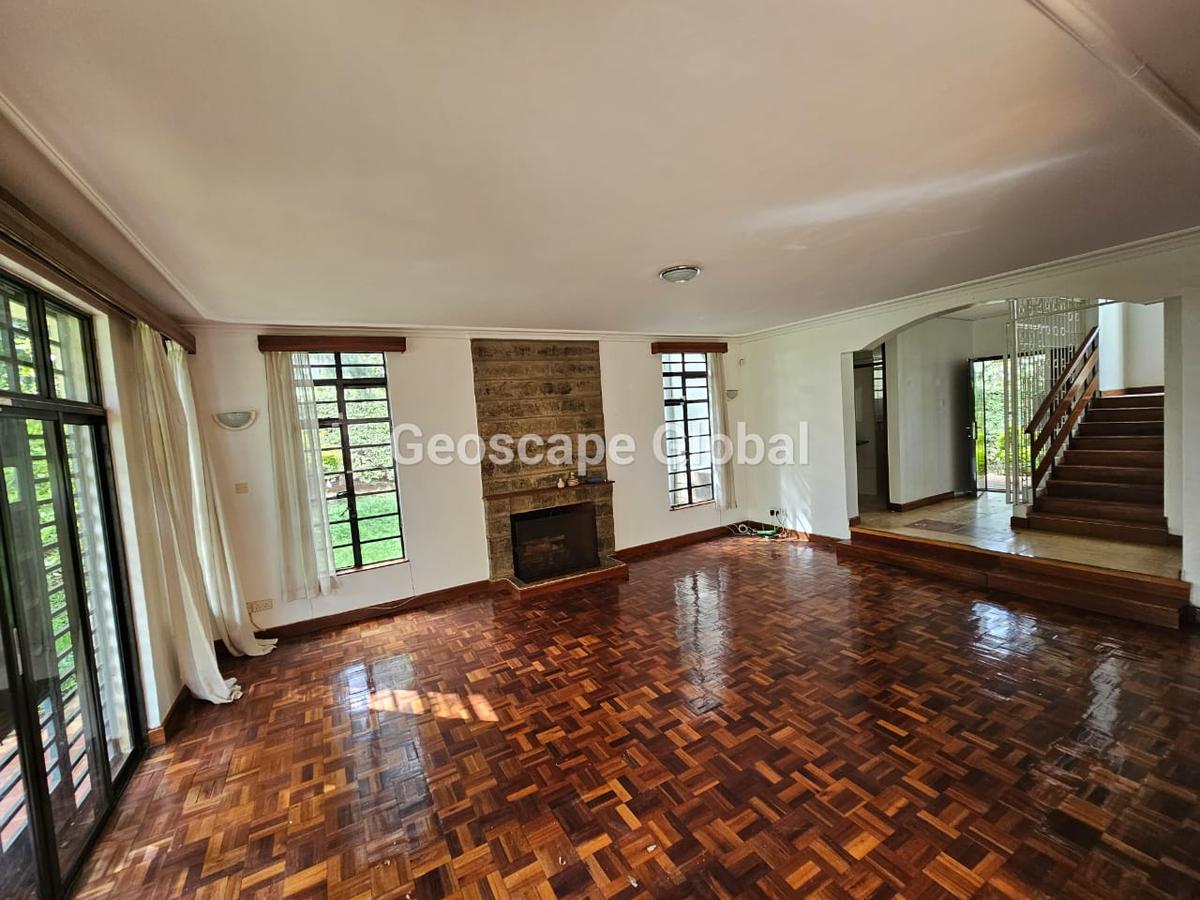 5 Bed House with En Suite in Rosslyn - 13