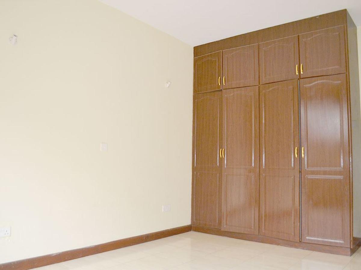 3 Bed Apartment with En Suite at Sports Road - 14