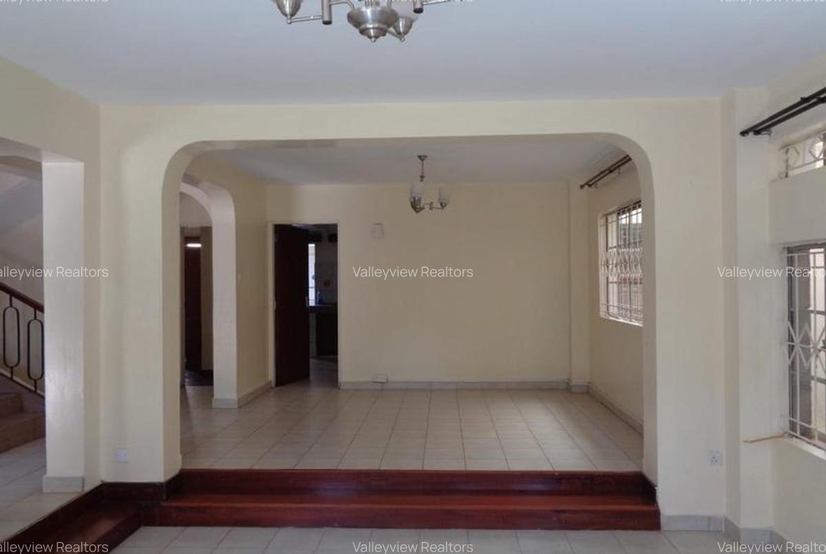 5 Bed Townhouse with En Suite at Lavington - 15