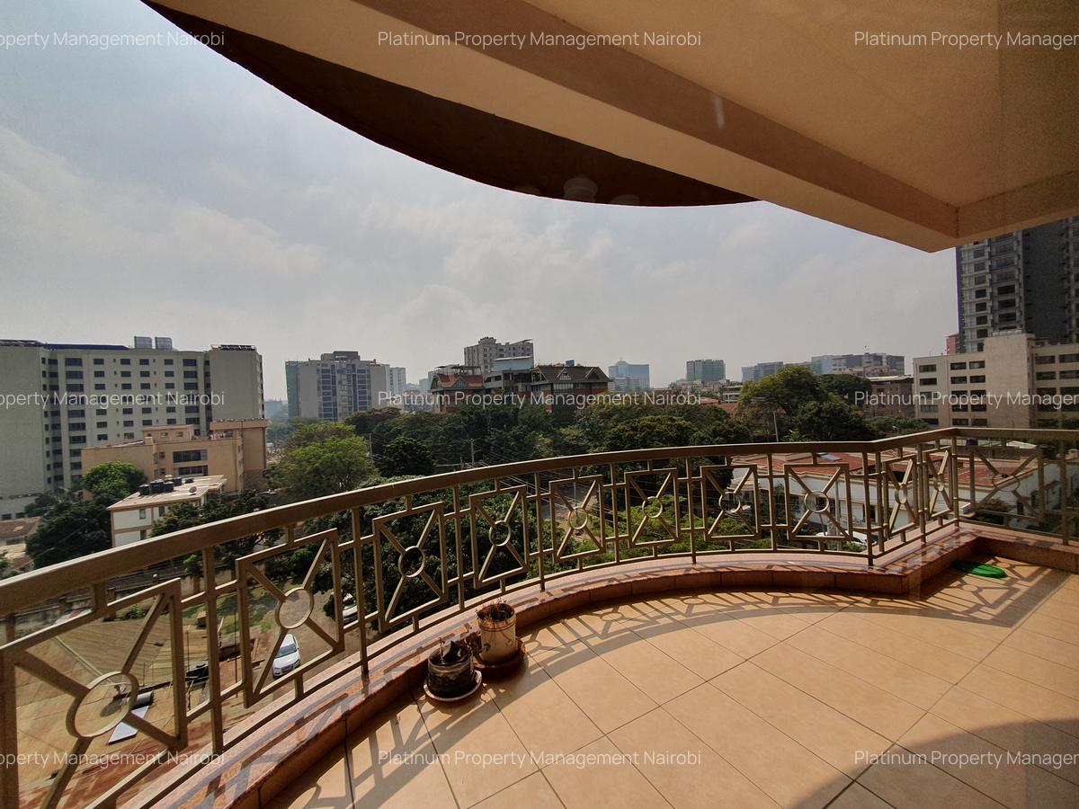 3 Bed Apartment with En Suite at 1St Parklands Avenue - 2