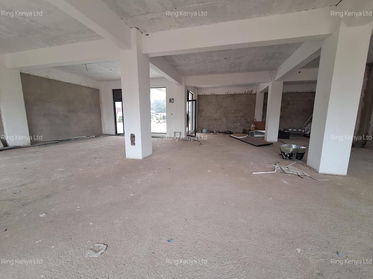 1,532 ft² Commercial Property with Service Charge Included in Thome - 3