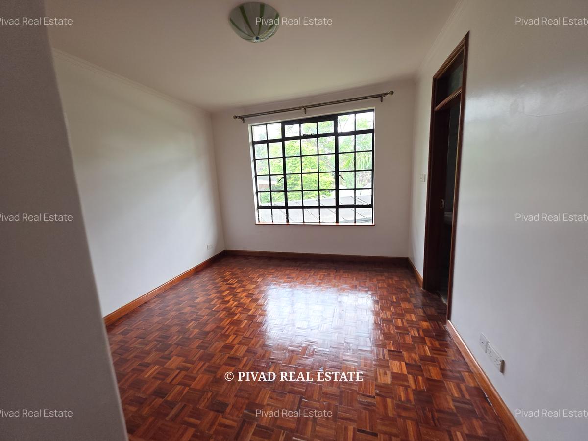 4 Bed House with Swimming Pool in Garden Estate - 10