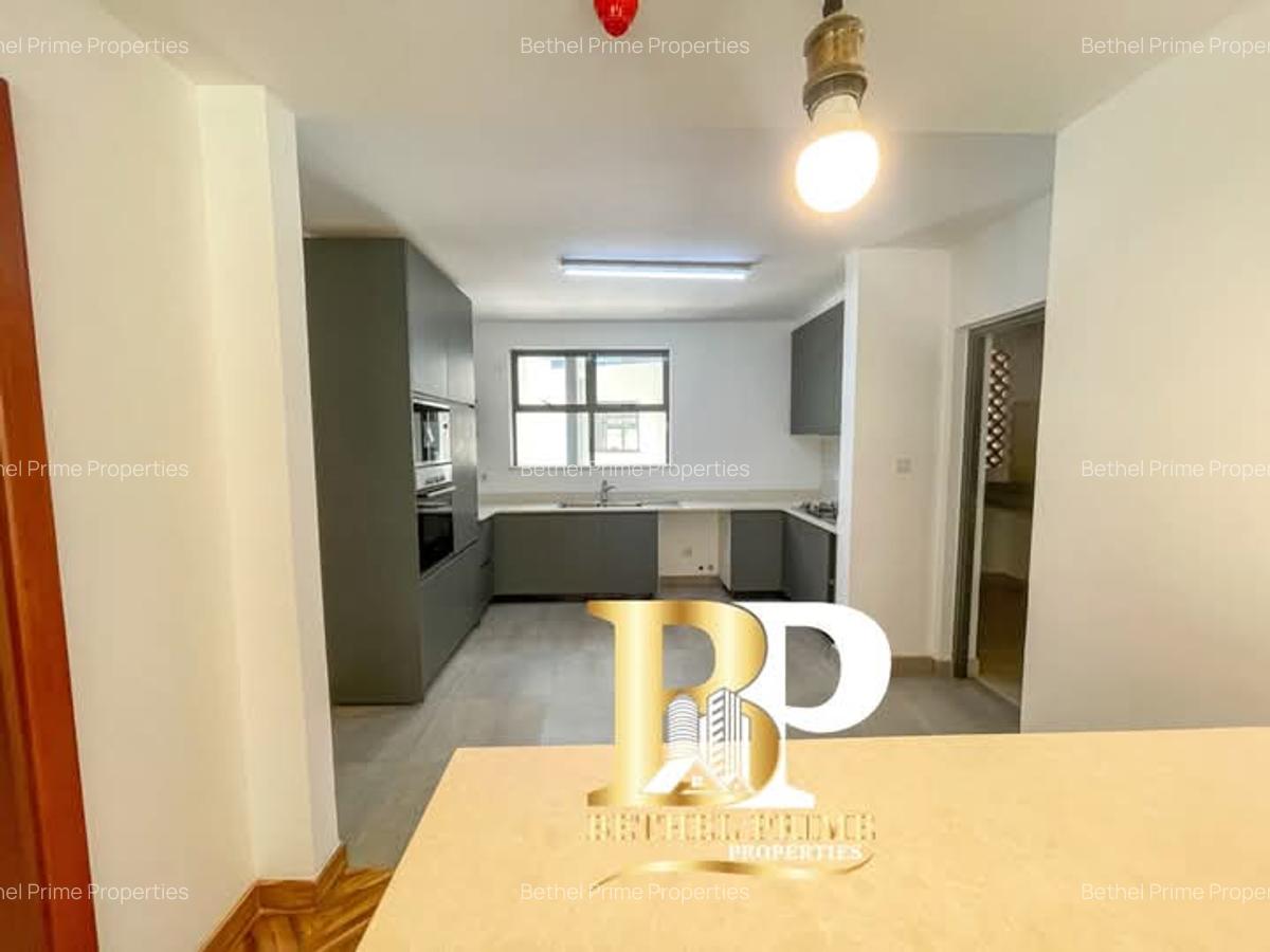 4 Bed Townhouse with En Suite in Rosslyn - 17