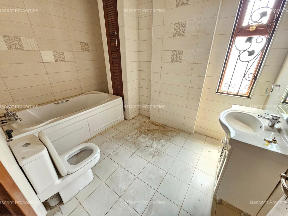 5 Bed Townhouse with En Suite in Lavington - 11