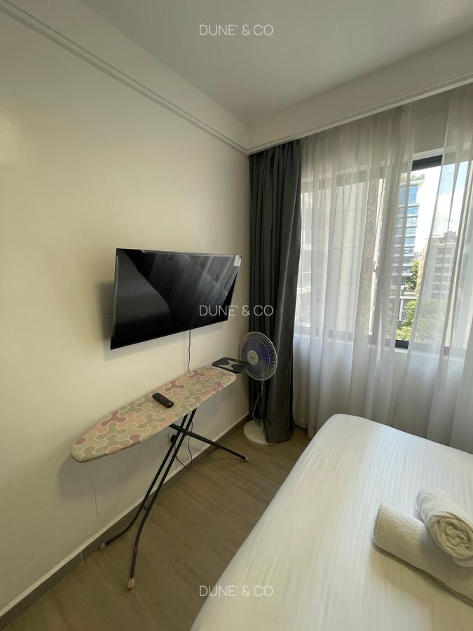 Serviced 2 Bed Apartment with En Suite in Riverside - 15