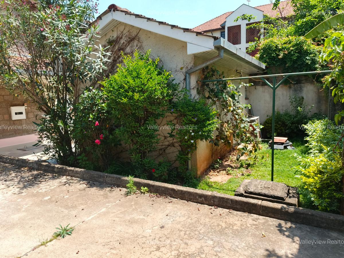 4 Bed Townhouse with En Suite at Lavington - 13