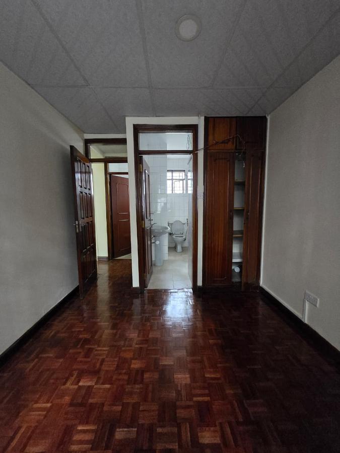 5 Bed House with En Suite at Ring Road - 5