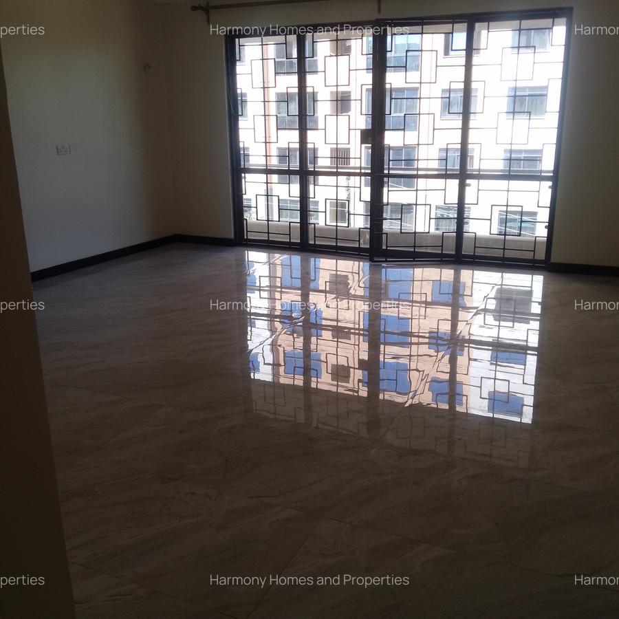 Serviced 2 Bed Apartment with En Suite at Riverside - 2