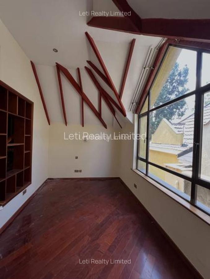 5 Bed Townhouse with En Suite in Lavington - 5