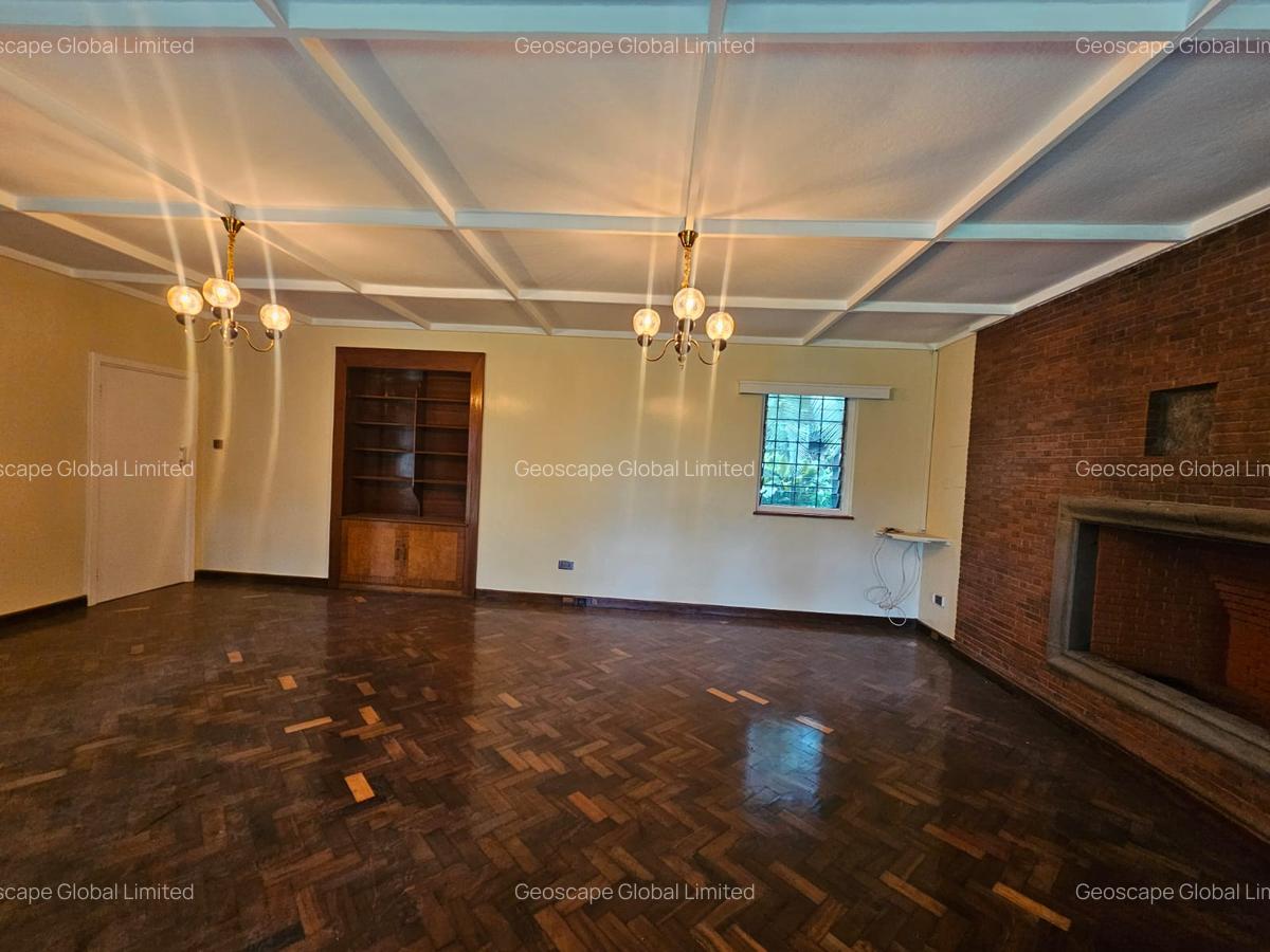 4 Bed House with En Suite in Nyari - 2