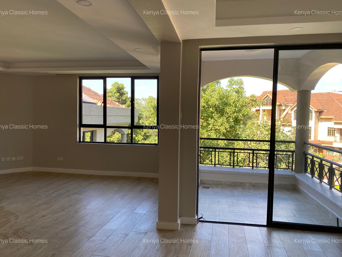 3 Bed Apartment with En Suite at Lavington - 8