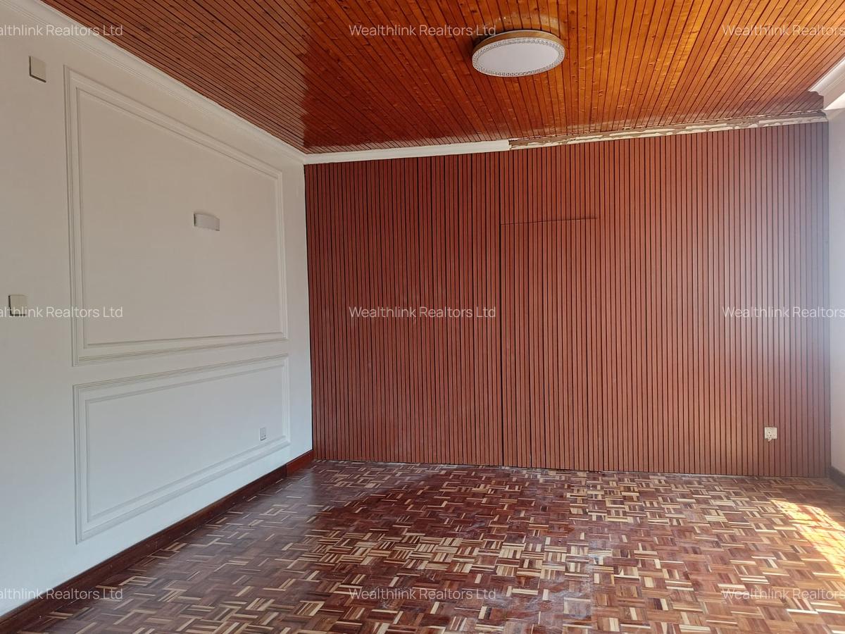 5 Bed House with En Suite at Braeburn - 5