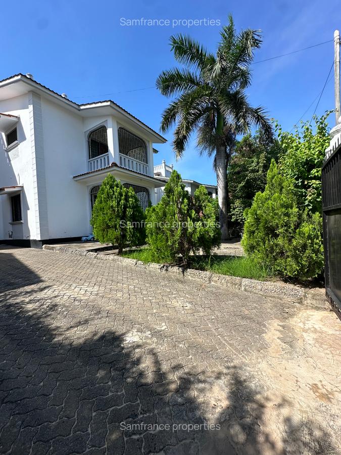 4 Bed Townhouse with En Suite at Links Road - 5