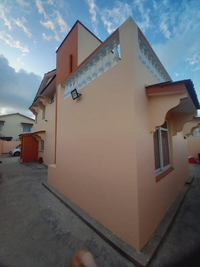 3 Bed House with En Suite at Bombululu - 4