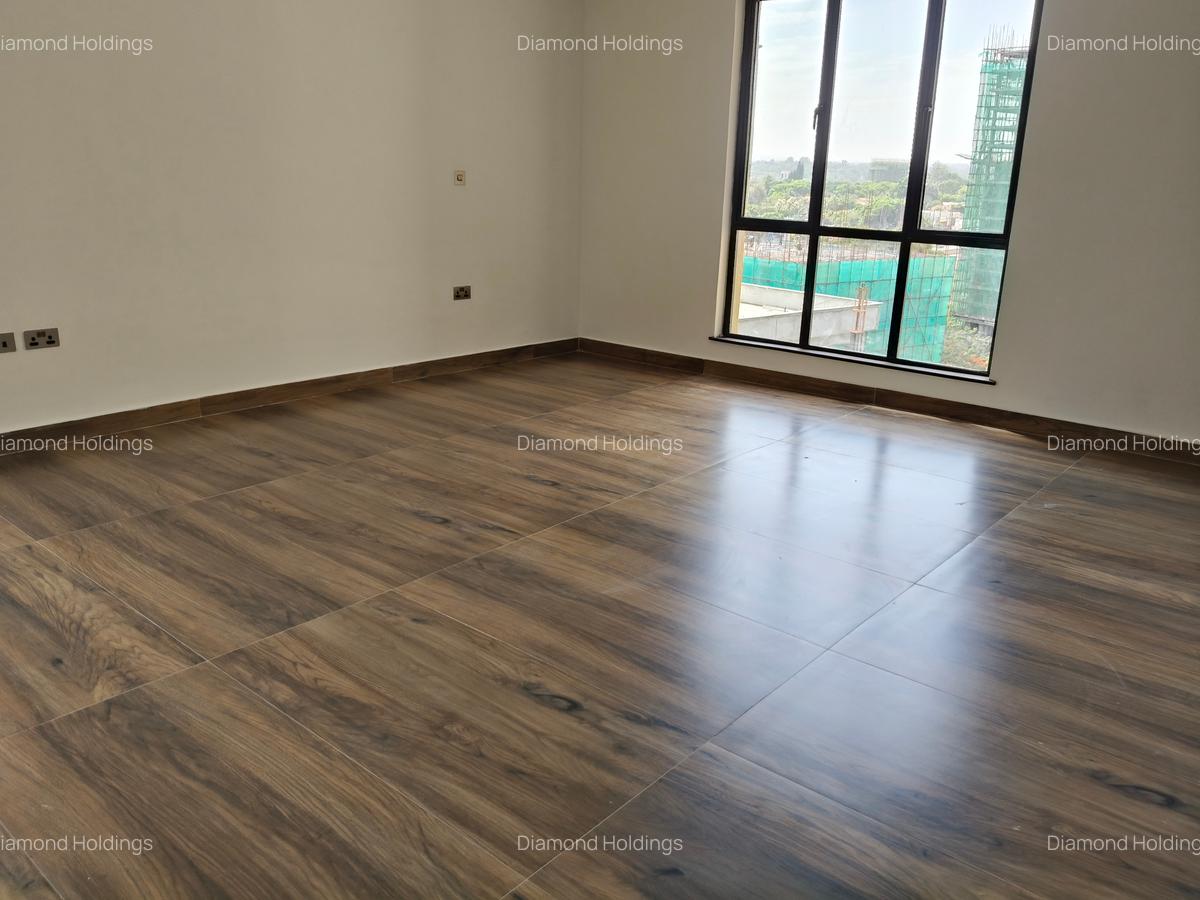 3 Bed Apartment with En Suite at Brookside - 14