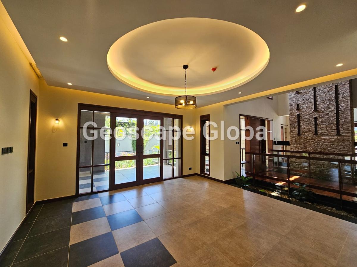 5 Bed House with En Suite in Runda - 16