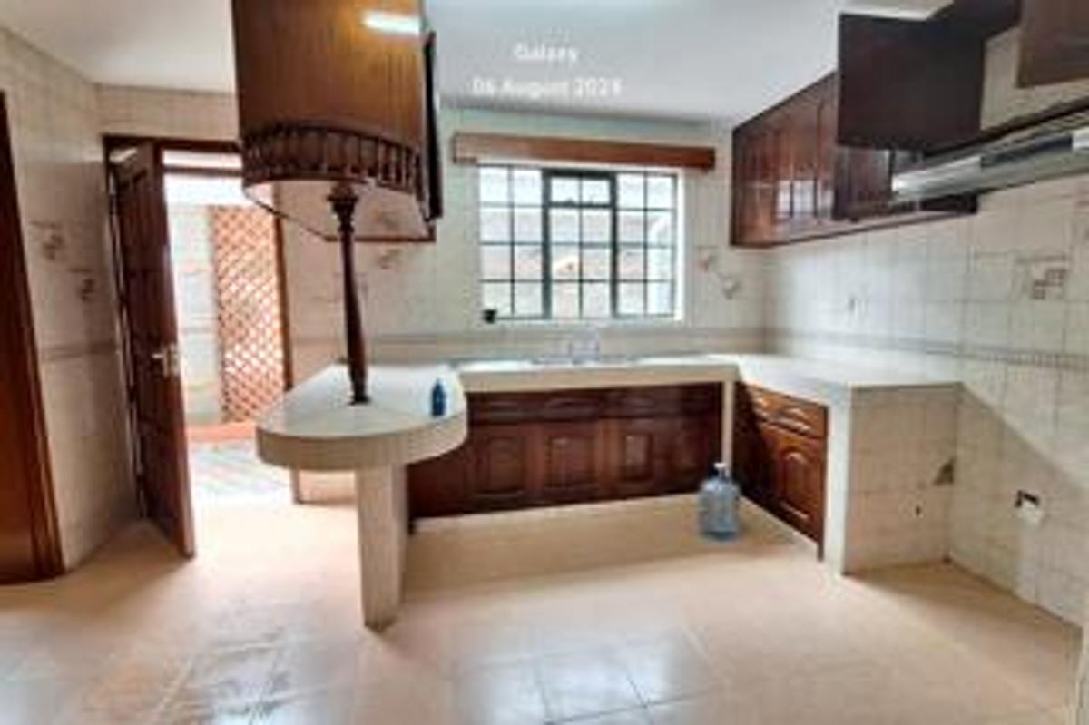 4 Bed Townhouse with En Suite at Lavington Green - 6