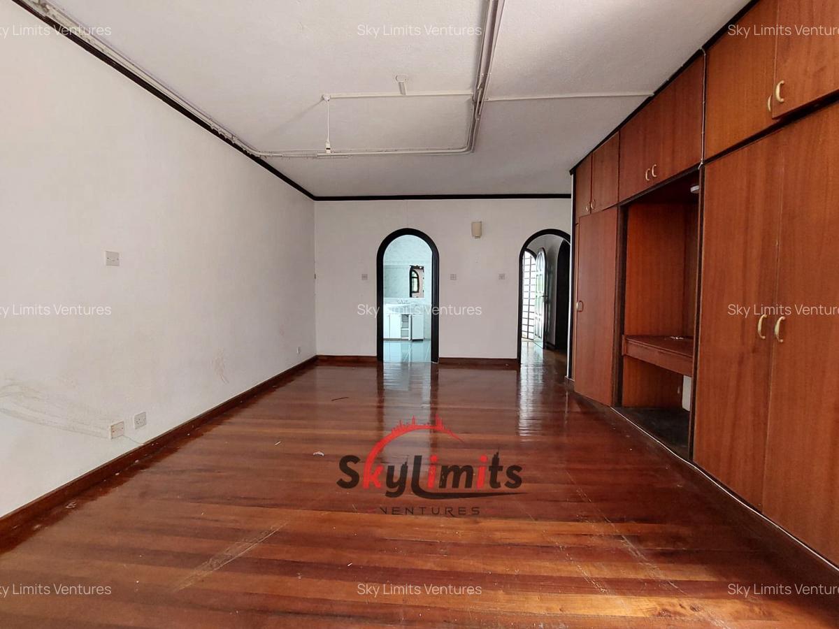 4 Bed Townhouse with En Suite in Riverside - 16