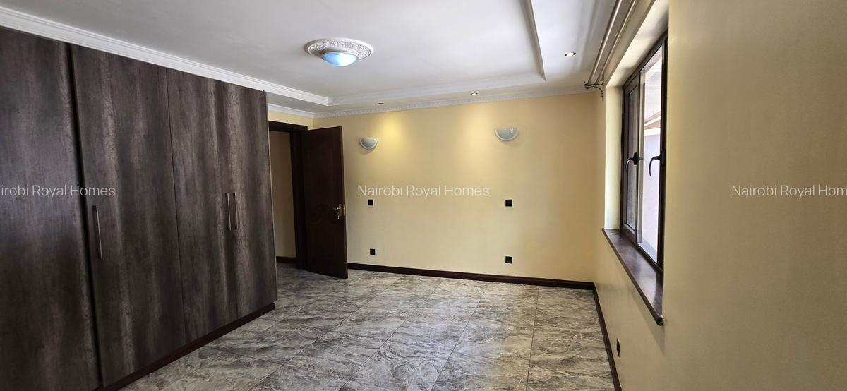 5 Bed Townhouse with En Suite at Lavington Green - 3