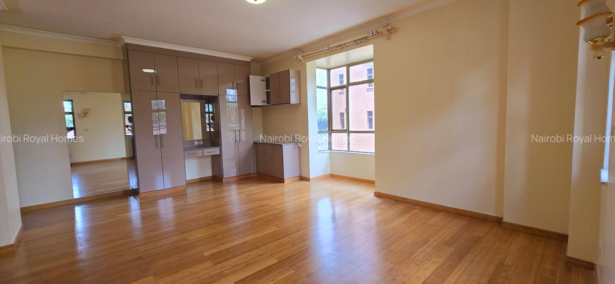 5 Bed Townhouse with En Suite at Lavington Green - 14