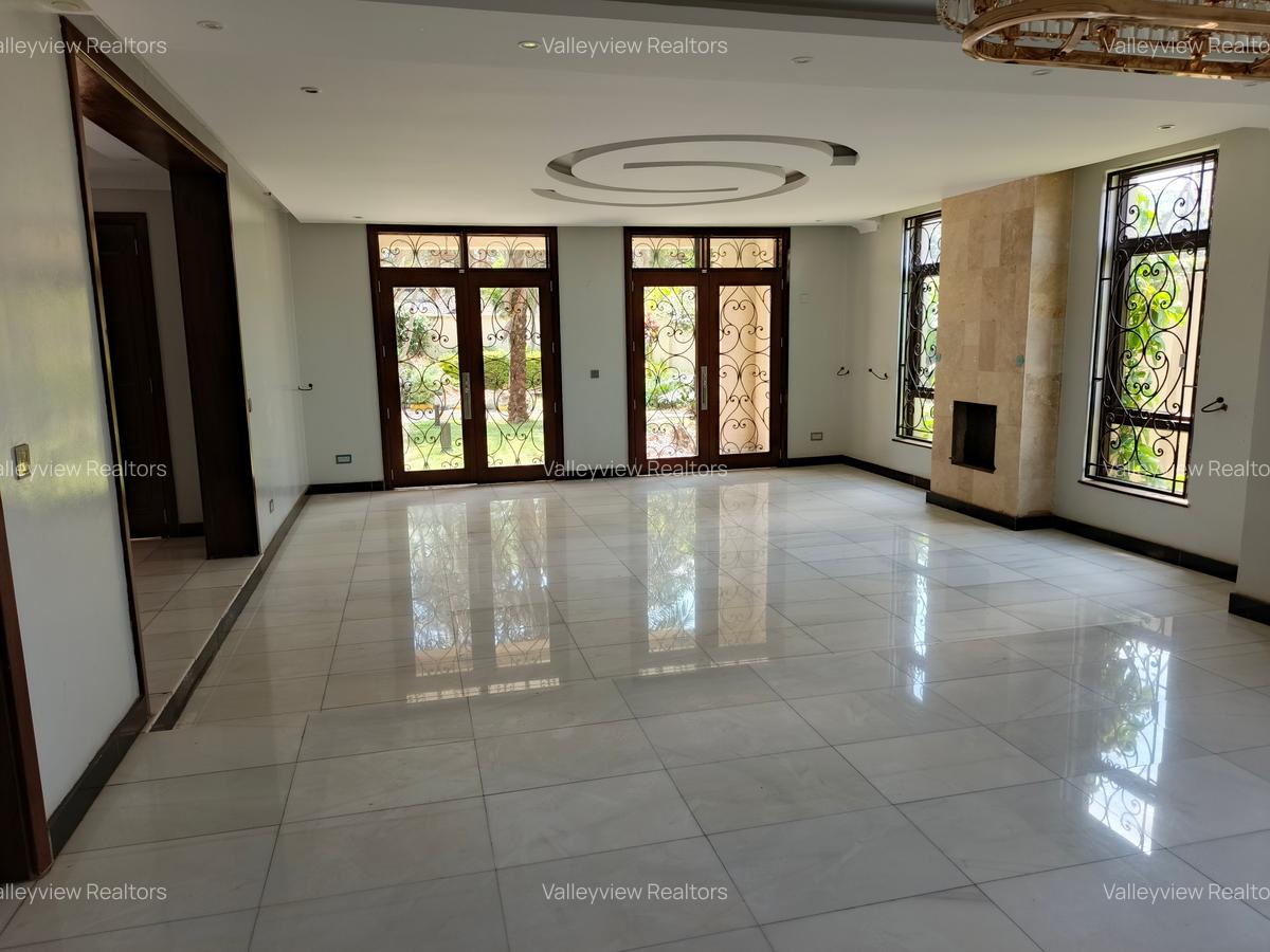 6 Bed Townhouse with En Suite at Lavington - 9