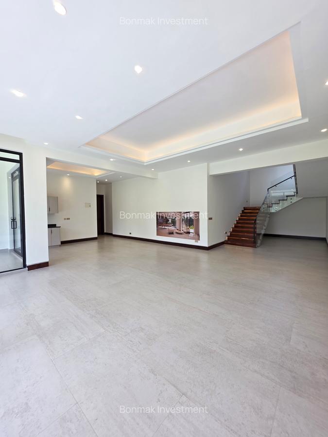 6 Bed Townhouse with En Suite at Old Kitusuru - 5