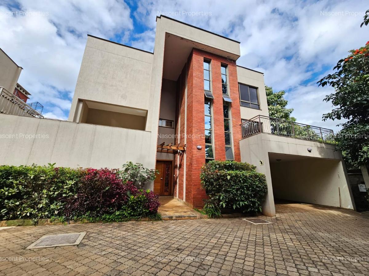 5 Bed Villa with En Suite in Lavington - 1