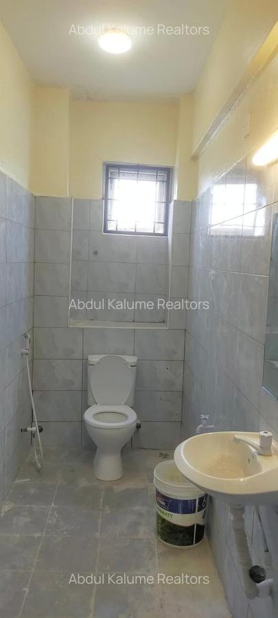 Serviced 4 Bed Apartment with En Suite at Tudor - 6