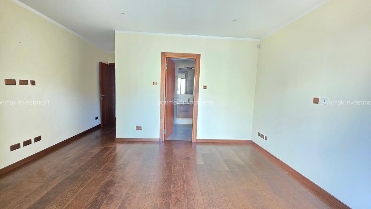 5 Bed Townhouse with En Suite at Lavington Green - 10