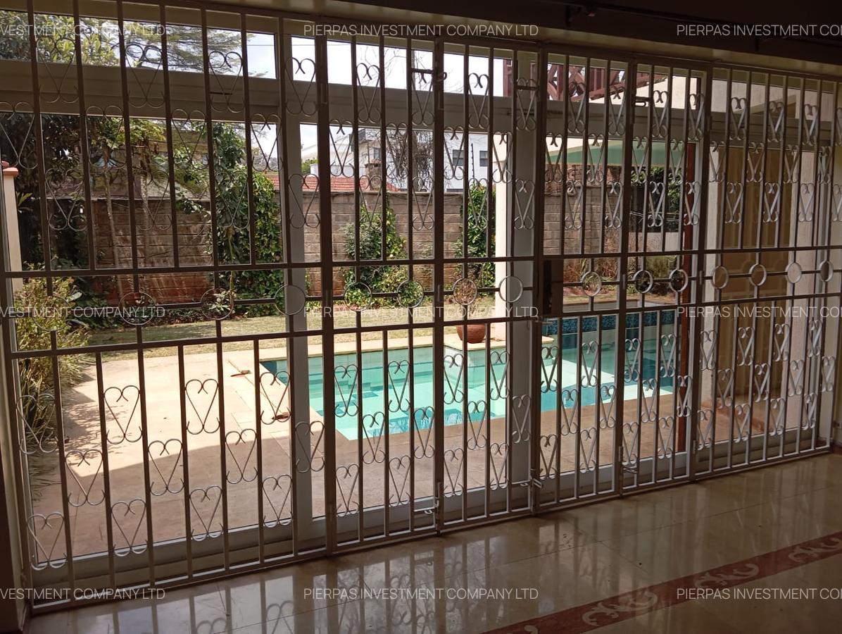 5 Bed Townhouse with En Suite in Lavington - 16