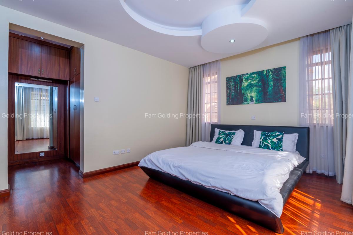 3 Bed Apartment with Swimming Pool at Brookside Gardens - 12