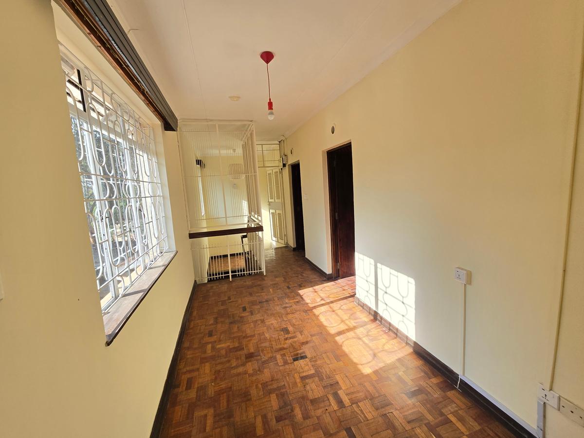 4 Bed House with En Suite at Acacia Road - 18