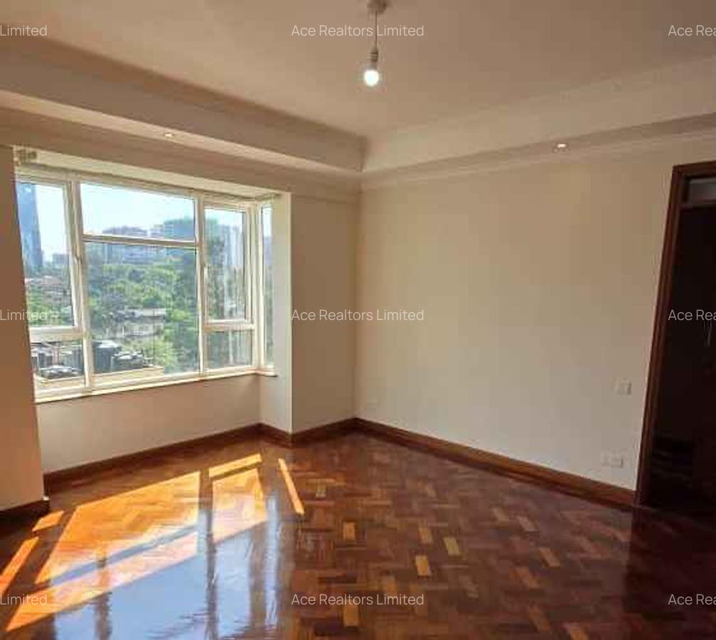3 Bed Apartment with En Suite at Parklands - 10