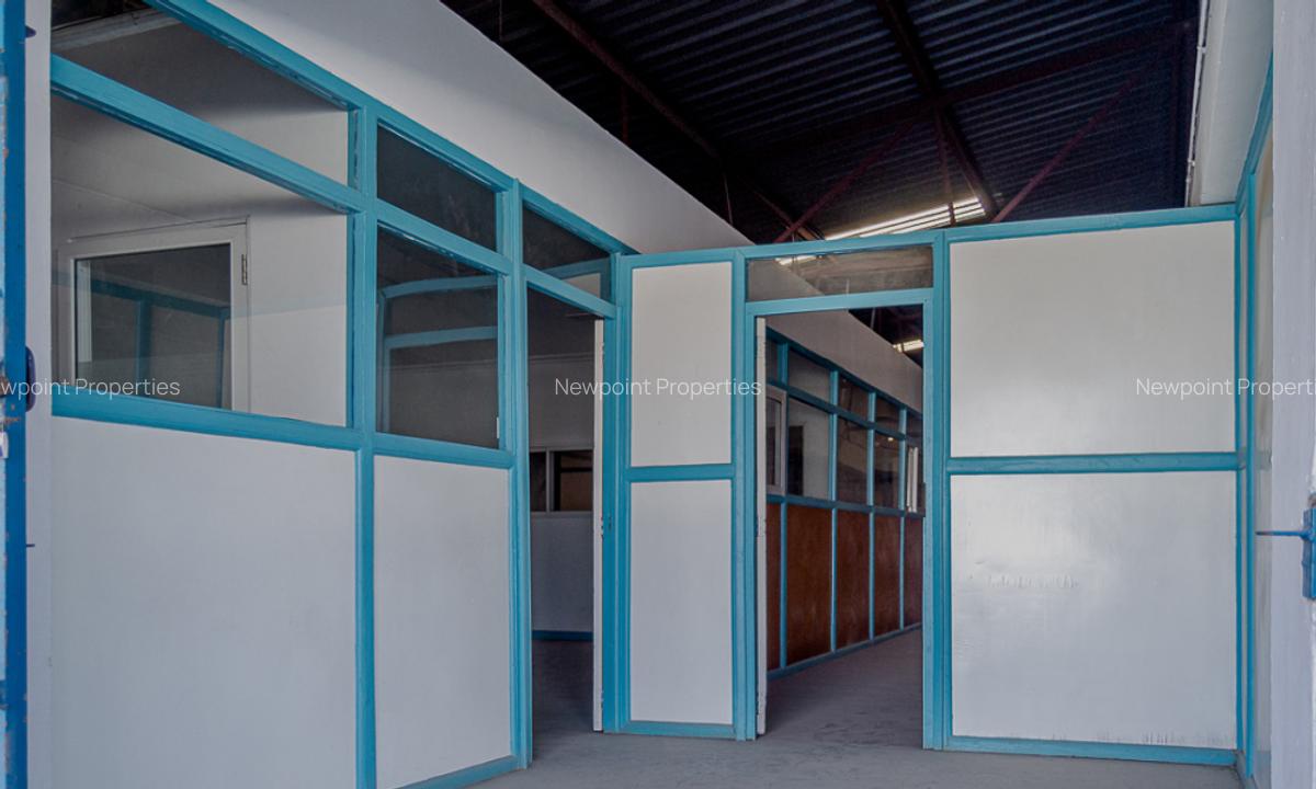 5,000 ft² Warehouse with Backup Generator in Industrial Area - 3