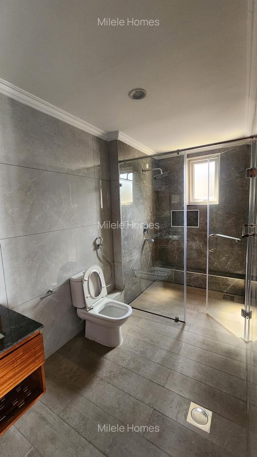 5 Bed Townhouse with En Suite at Njumbi Road - 11