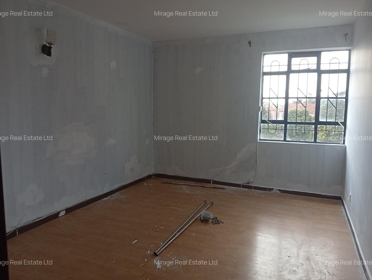 1 Bed Apartment with En Suite in Lavington - 2