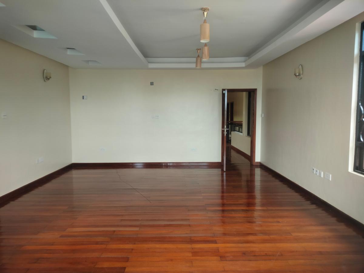 5 Bed Townhouse with Swimming Pool at Few Minutes Drive - 14