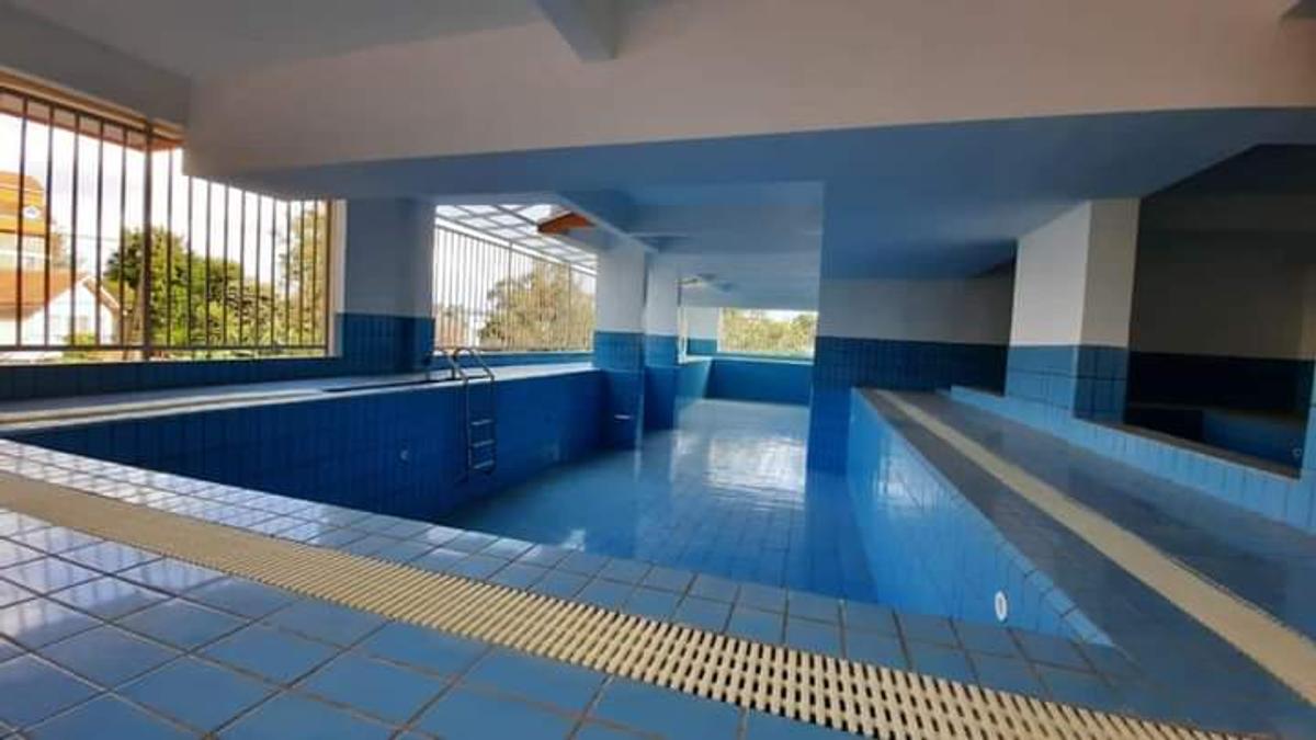 2 Bed Apartment with En Suite in Lavington - 17