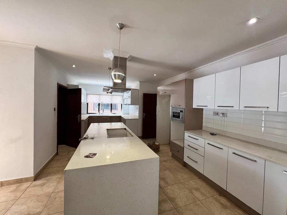 4 Bed Townhouse with En Suite in Lavington - 6