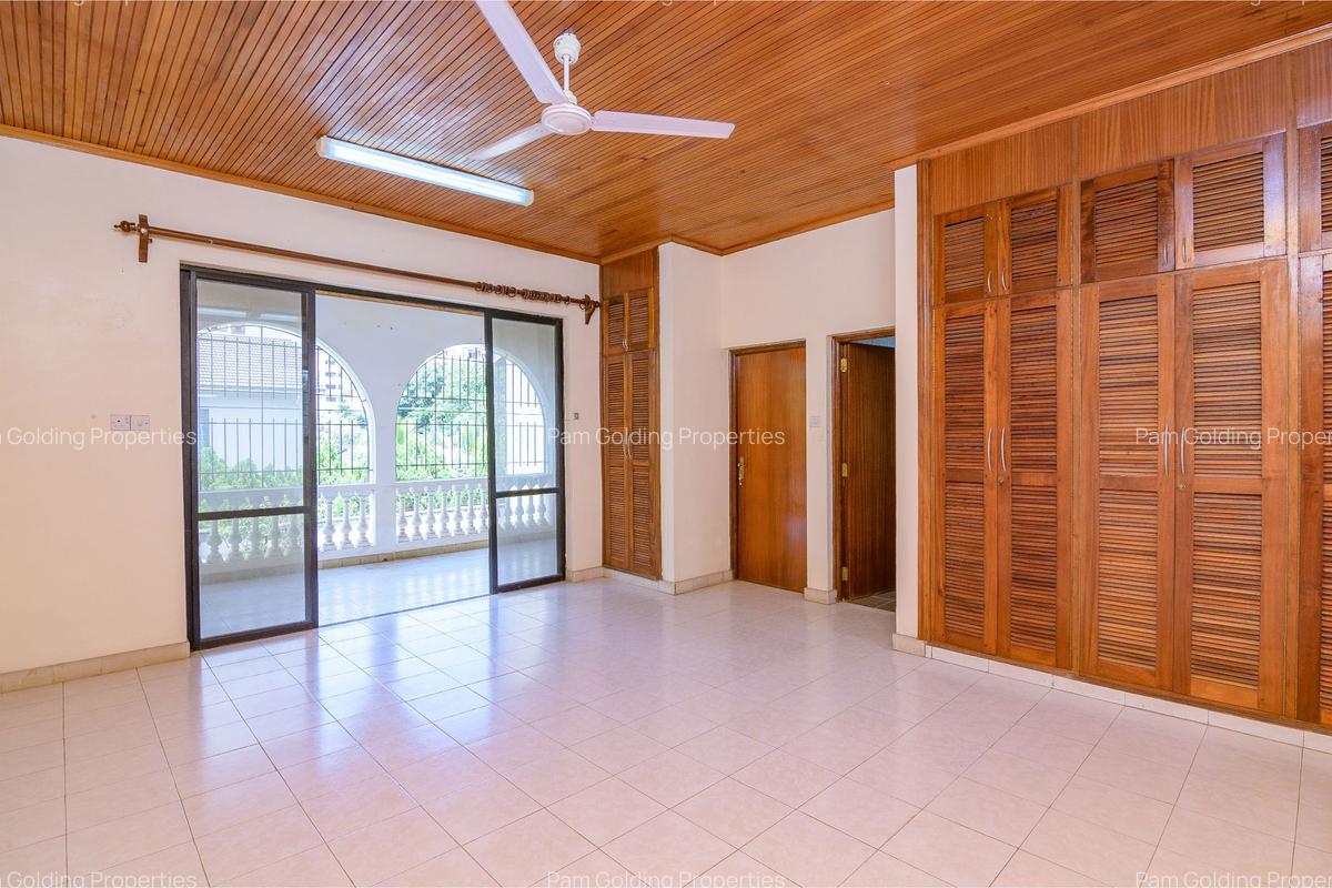 4 Bed Townhouse with En Suite at Links Road - 7