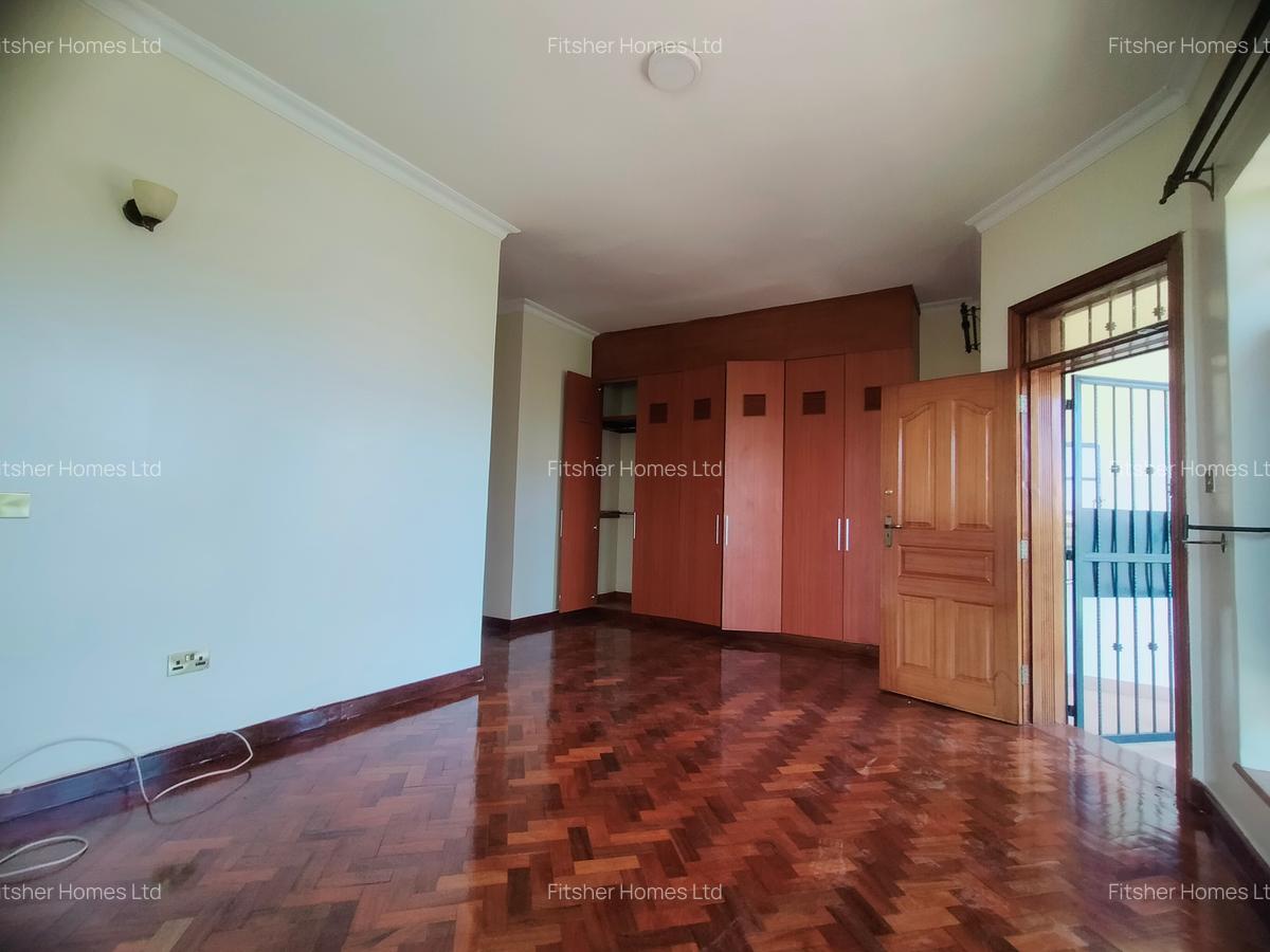 4 Bed House with En Suite in Runda - 16