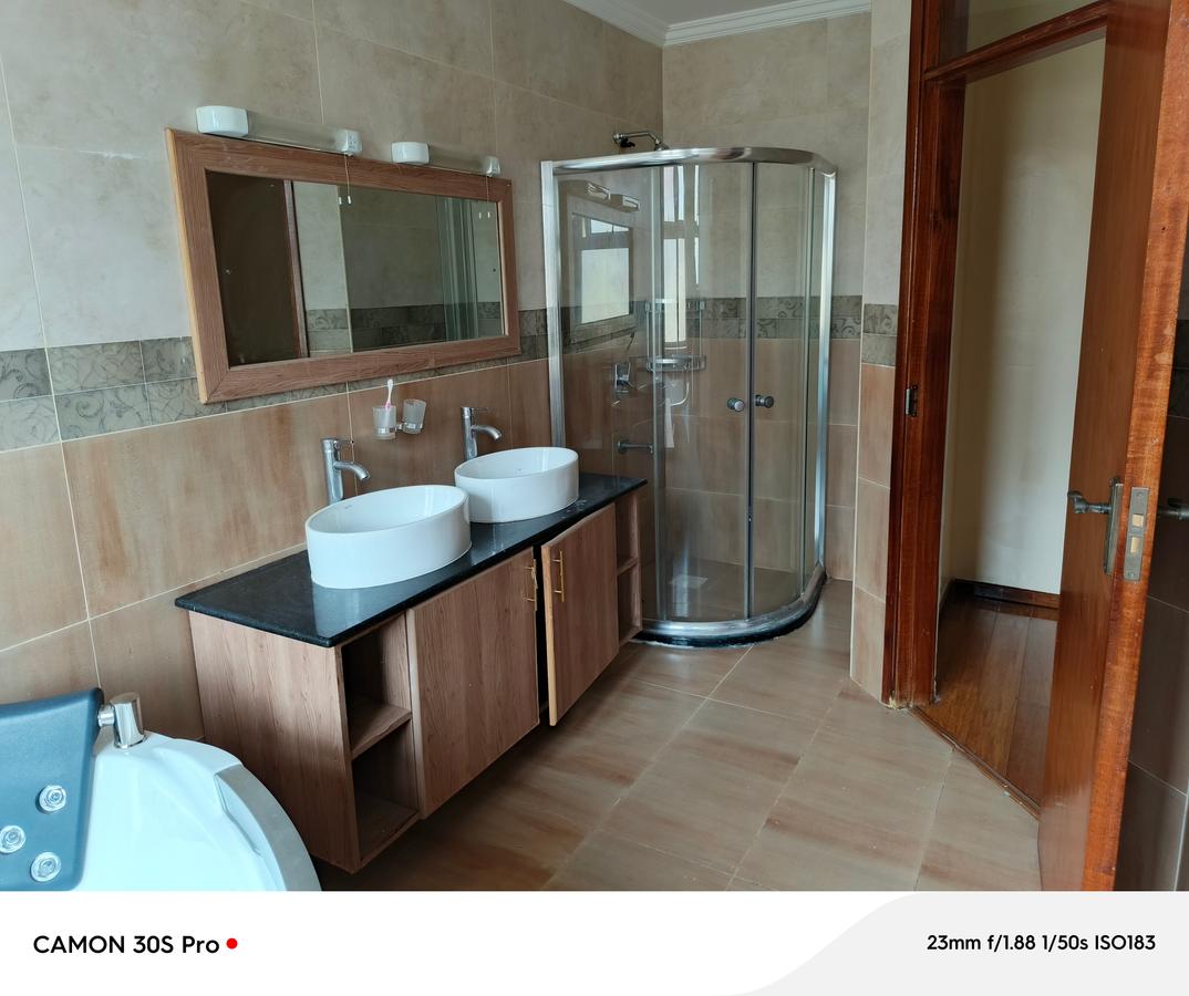 5 Bed Townhouse with En Suite at Lavington - 13