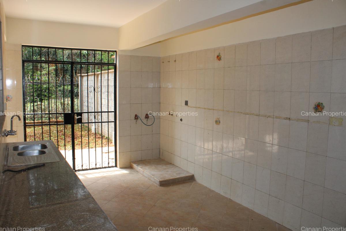 4 Bed Villa with En Suite in Westlands Area - 11
