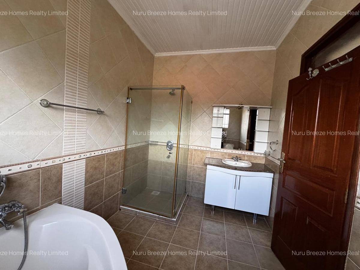 4 Bed Townhouse with En Suite in Brookside - 18