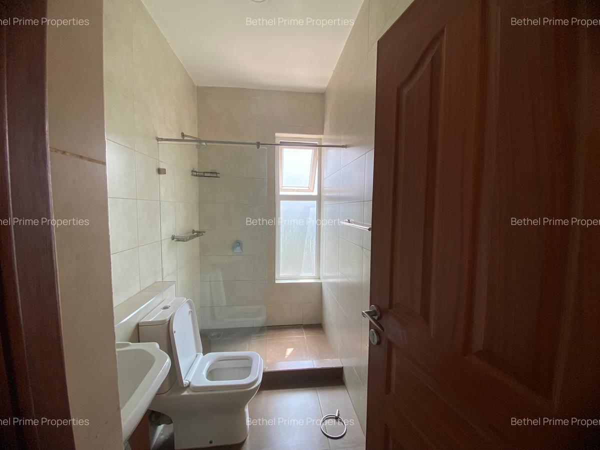 4 Bed Apartment with En Suite in Parklands - 17
